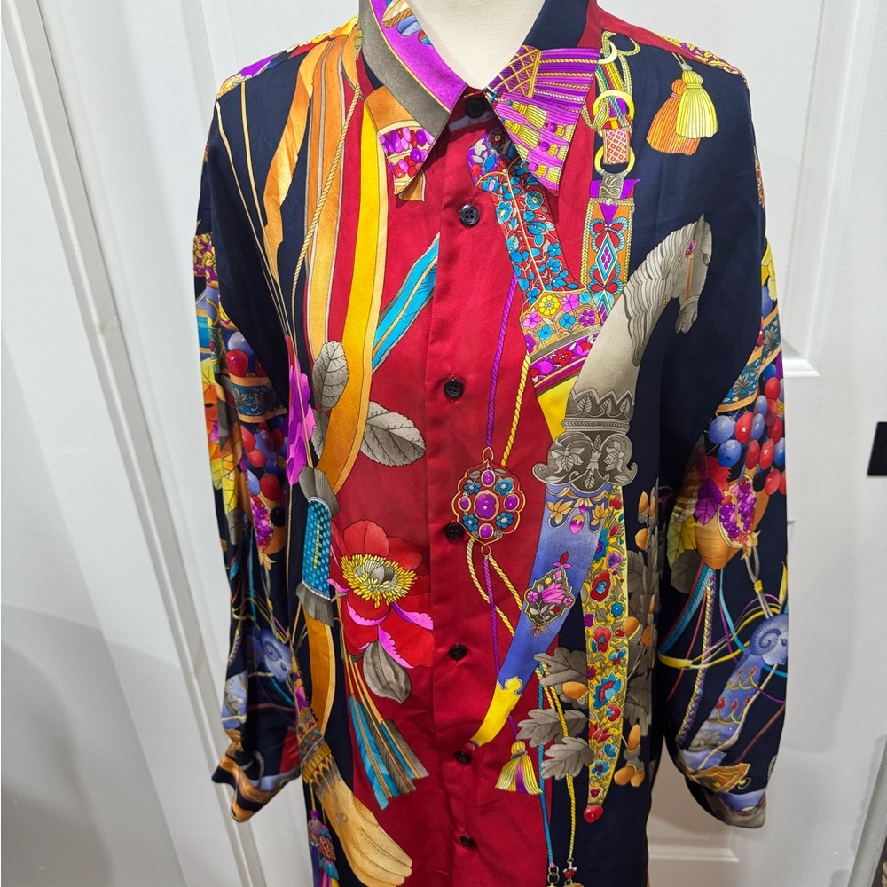 Homme Leonard Paris Vintage 100% Silk button Down Blouse. Woman Size Large.